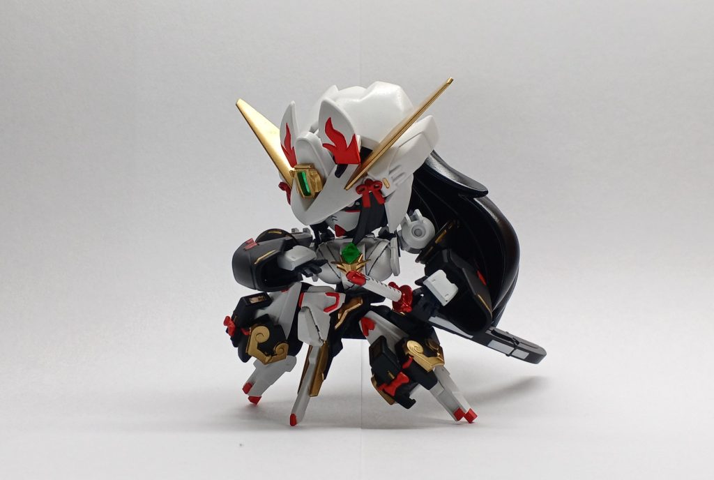 腕に武者ビクトリーの肩パーツを使い、いい感じの着物の袖になりました。脚は、創傑伝アルテミーの肩と足をそれっぽく組合せてます。