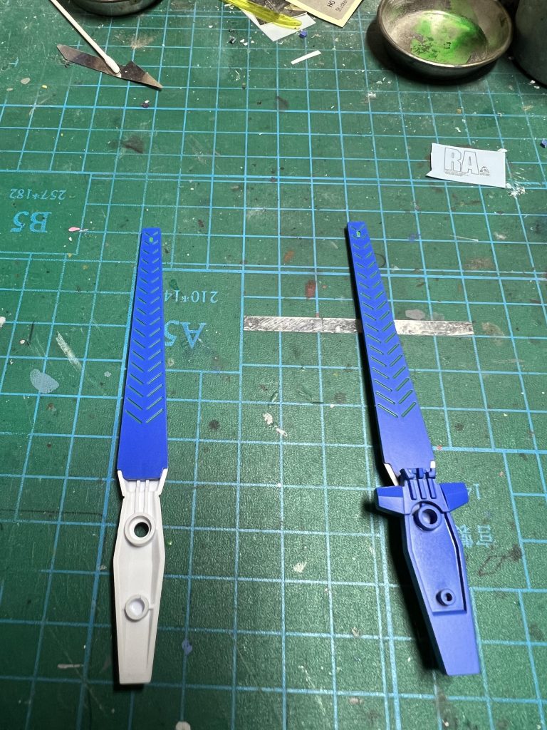 ファンネルのスミ入れはグリーンで行ってます