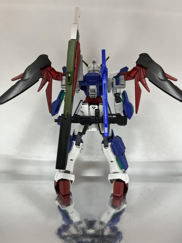 リアビューデスティニーのコンセプトを引き継ぎつつ、ソーラーセイルの新設、武装の追加などがされている。と書いてますが、ダリルバルデFに翼をあげてしまって悲しそうにしてるヘリオスが原型です。SDデスティニーのパーツを移植、バックパックの改造、カラーリングを寄せて仕上げました。