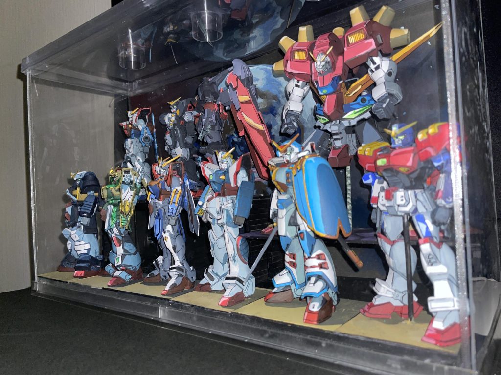 デビルが綺麗に撮れる角度で、一体だけデカイ都合他は影面が多くなり少し地味な構図。このケースが家にあるだけで満足しています。