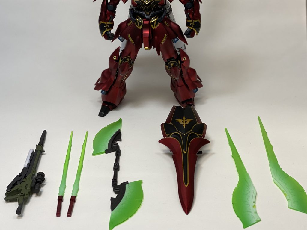 武器もちょっとがんばってグラデ初挑戦。塗装レシピサーベル系(G)パールシルバー→(C)クリアーグリーン→根本に(G)EXホワイトライフルとグレネード(T)NATOグリーン・(C)グラファイトブラック・(G)EXホワイト細かいところは(T)エナメル　ジャーマングレーで塗り分け。