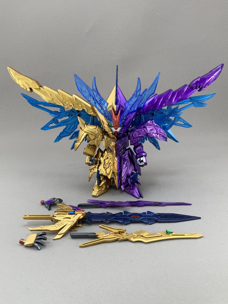 ・付属品一覧塗装はGXブラックベースにスターブライトゴールド、スーパークロームシルバー2にGXクリアパープル、他GXメタルブルー、GXメタルブラックです。大型ソードはシルバーにクリアブルー、クリアパープルを適当に吹いて宇宙っぽくしました。白い点はエアブラシでホワイトを飛ばしました。