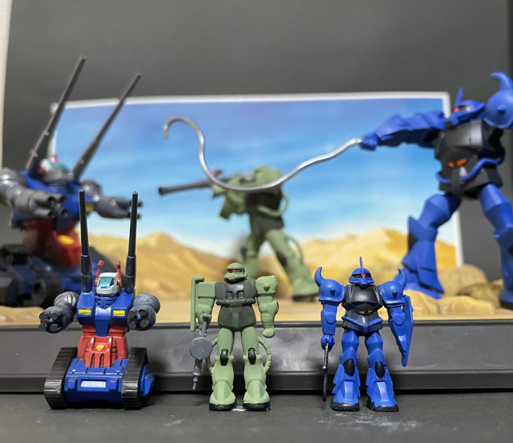 マスコットも塗りました。グフのサーベルを無くしてしまったので、真鍮線でヒートロッドを作りました。