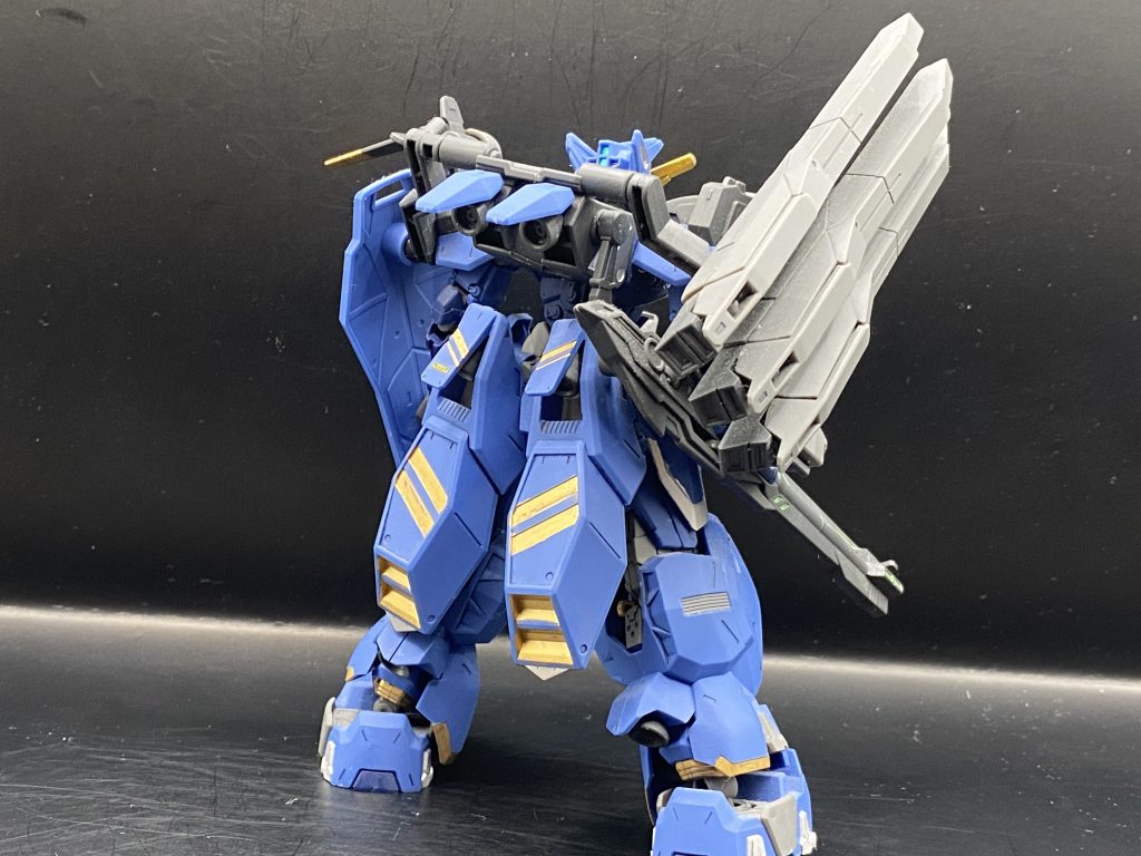 全身を前後から全体的にふとましくてマッシブに仕上がってるので迫力がダンチです。