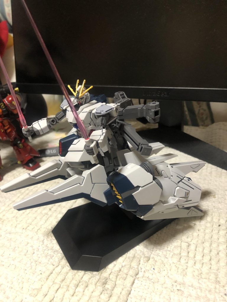 組み上げ6割位でも、ガンダムタイプのモビルアーマーみたいな感じがして凄く良いなぁ・・・と思ってしまい、撮影してしまいました(^^;