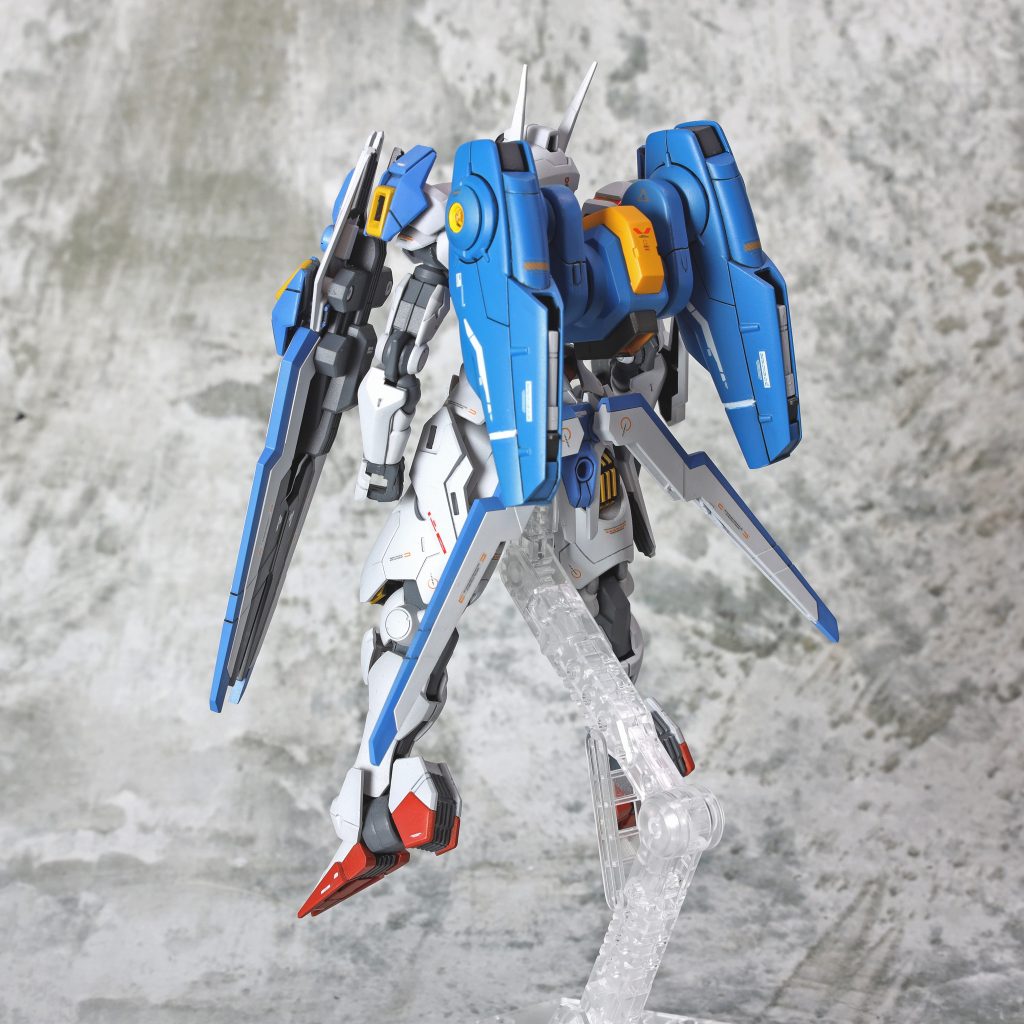 このバックショットもなかなか良し。スリムなエアリアルが一気にボリュームアップしますね。