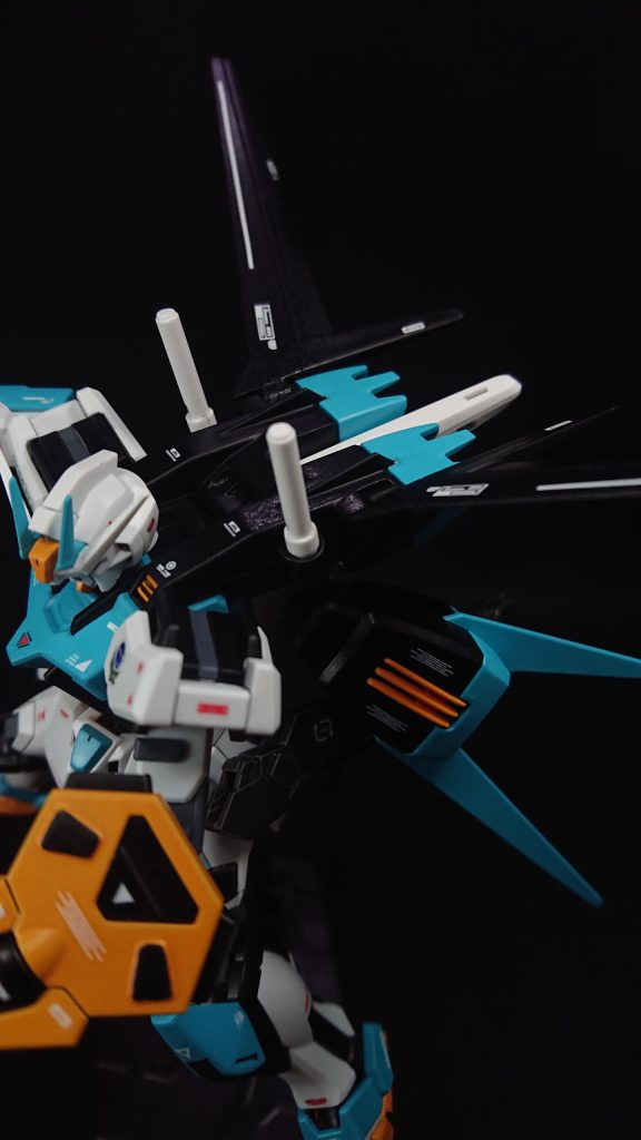 部分塗装にタミヤのエナメル塗料・フラットブラック・フラットレッド・ダークグレイMr.メタリックカラーGX・メタルイエローグリーン