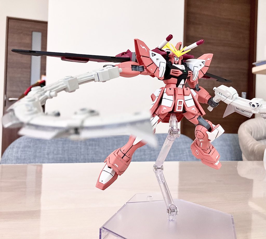 ファトゥム01展開状態。この状態にすると肩に干渉して可動範囲が狭くなります。