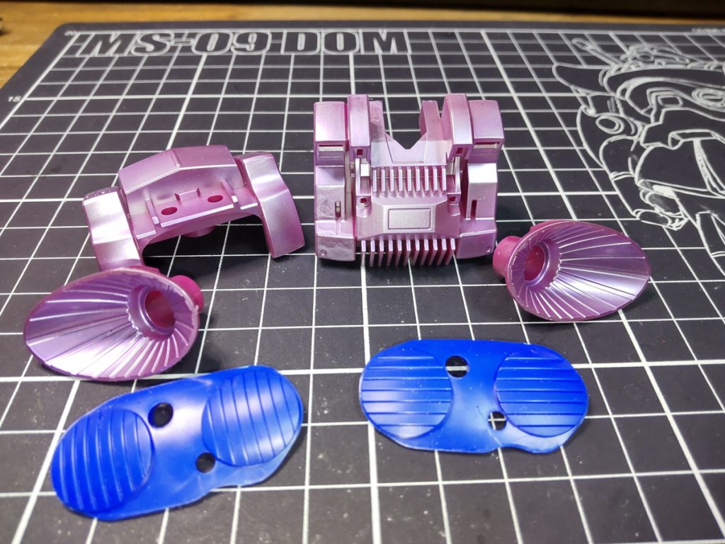 パールシルバーにクリアーパープルを3回重ねた色です。撮影ブースで撮った写真より、こちらの写真の発色のほうが肉眼で見た色に近いです。