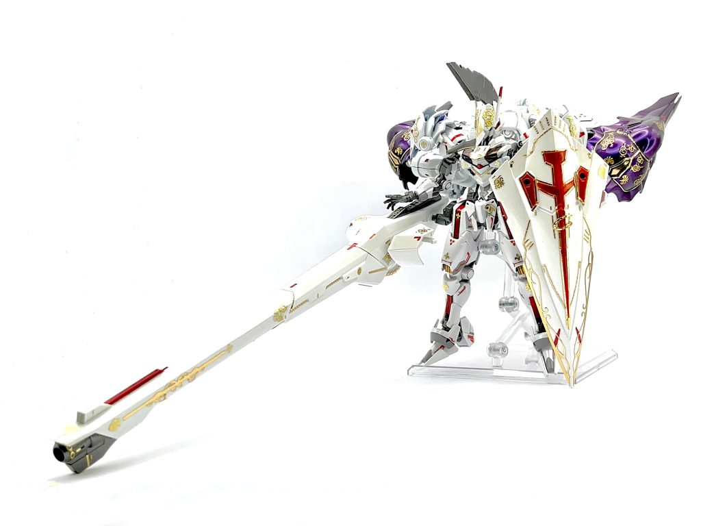 モチーフはご存じLEDミラージュですインナパ=炎のイメージに対してコチラはいかにも嵐を呼びそうな武装を目指しました。背部ユニットも本家は動力源の趣が強かったですが加速メインの構成にしています☺ユニットはSDノイエジールを軸にMSGや30MMをまぜまぜ🙌ノイエ2回目ですが使い勝手良すぎです😁