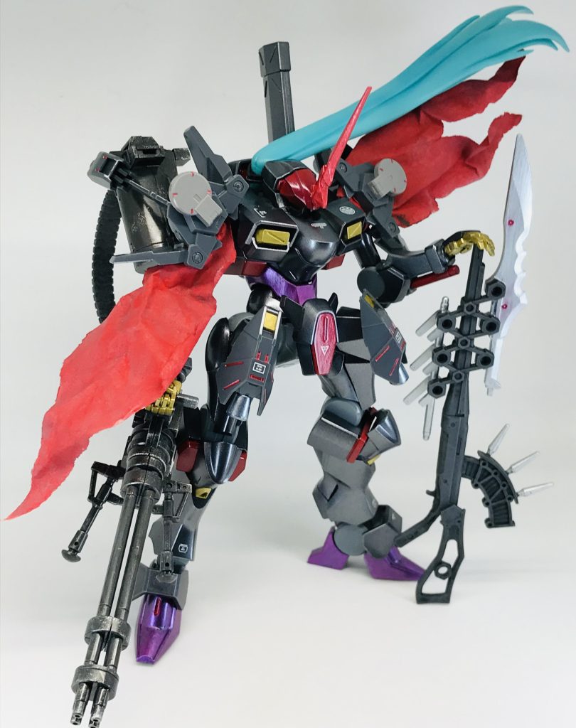 フル装備状態そんな主人公のライバルの黒い機体をイメージして作製したのですが、なかなかカッコよく仕上がったかな〜と思いますツノ…あえて違う赤系メタリックカラーで塗ったのですが…ヘルメットと同じ色にした方がよかったかも😨