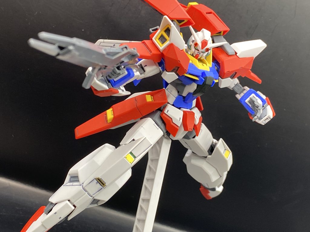 ブースターを立てた状態でGNライフル撃ちのポーズ