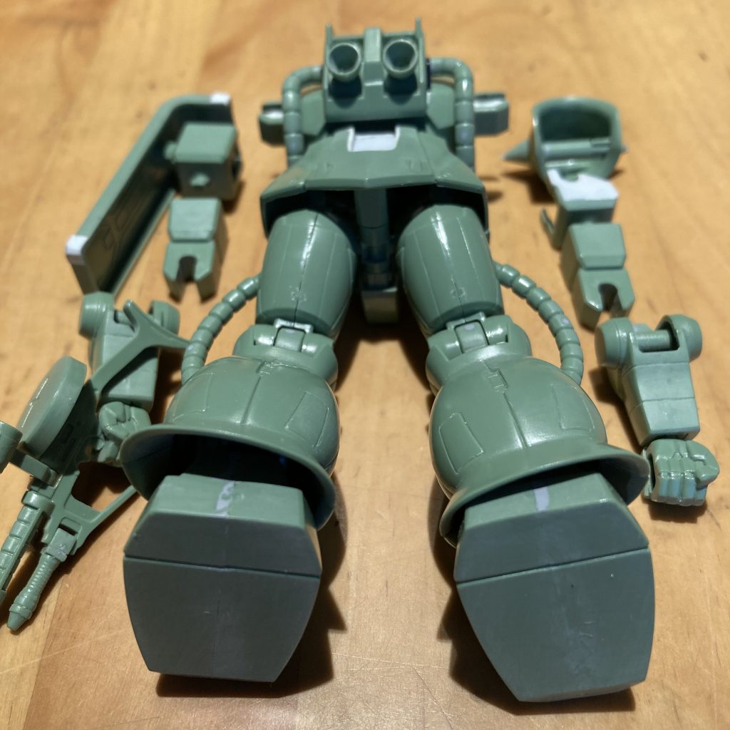 脚裾をフチ薄化。腰部マウントラッチはバズーカを乗せようとするも分割のみで断念💦