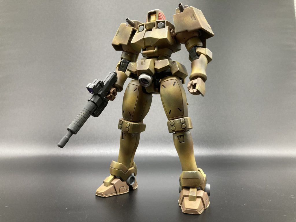 戦車風(ショルダーカノン・コロニー用ビームライフル装備)ショルダーカノンの砲口を開口したのみのなんちゃって迷彩です。