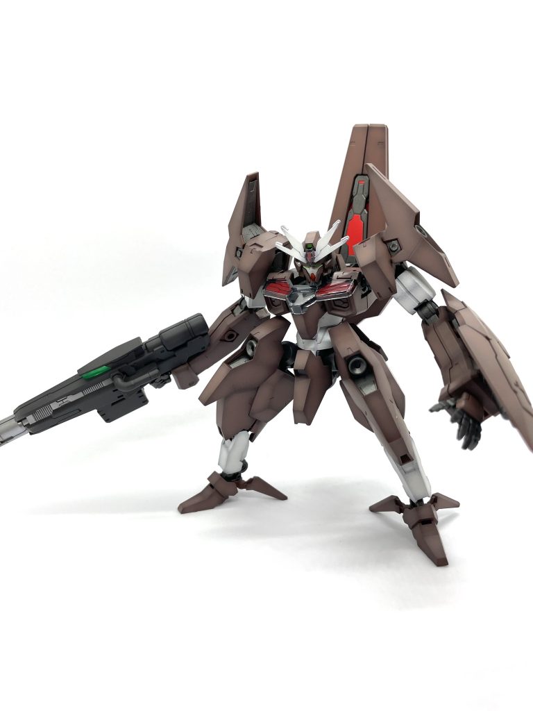 こちらも成形色が明るい色だったので、調色してグラデ塗装しました。異形のプロポーションですが、グラデ塗装したら引き締まって、これはコレでいい感じです。