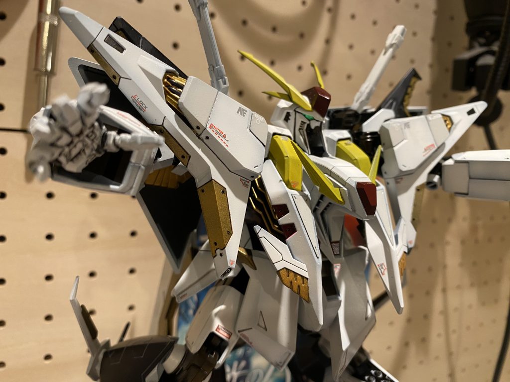 デカールを水だけで貼ってしまいどっかに飛んで行っちゃいました。次はちゃんとデカールのり使おう。