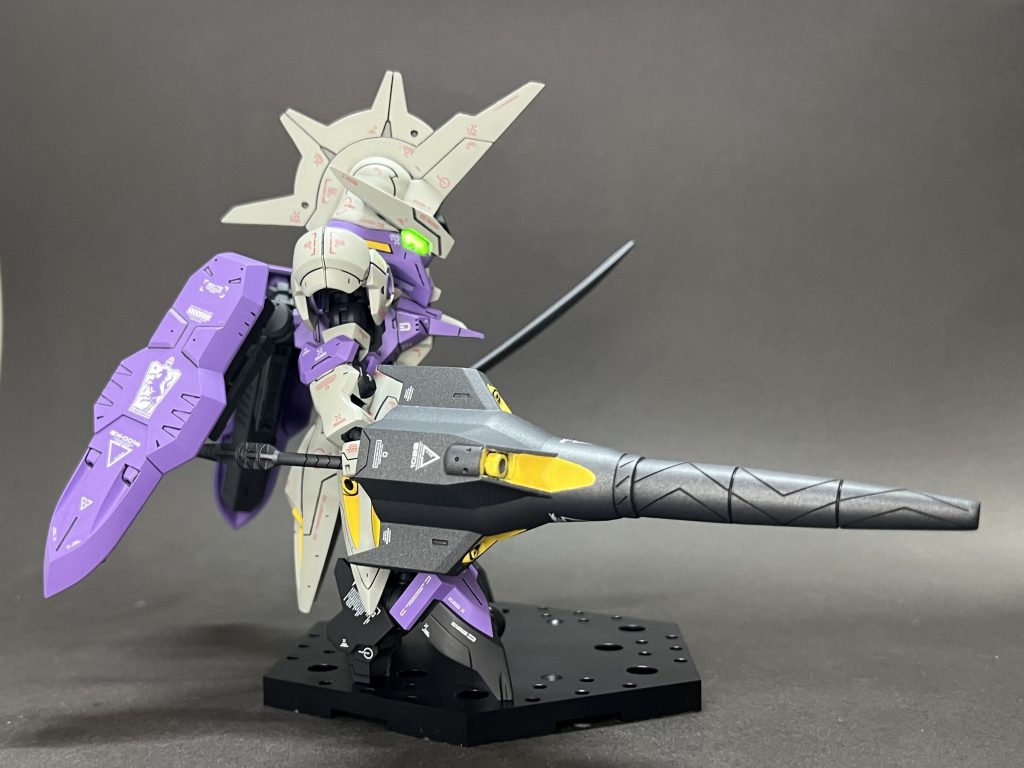 ポーズも同じく素立ちです