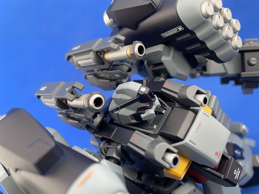 背部と胸部に四連装のバスターアンカーを増設。近距離限定かつ弾数が非常に少ないながら高い破壊力を発揮。