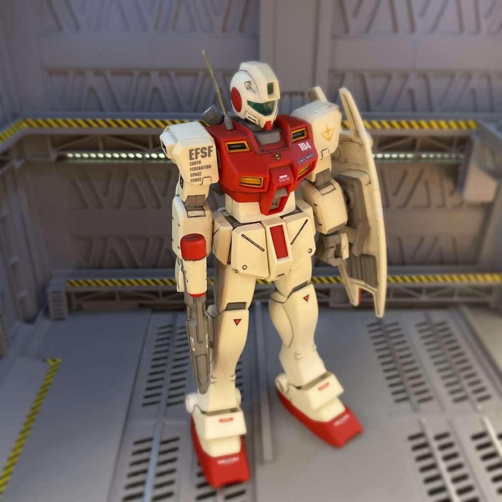 肩のアンテナは真鍮線に交換してあります。胸部ダクトを奥まで挿さず胸部を接着してしまったので、正規の位置よりチョット奥まった感じになってしまいました…