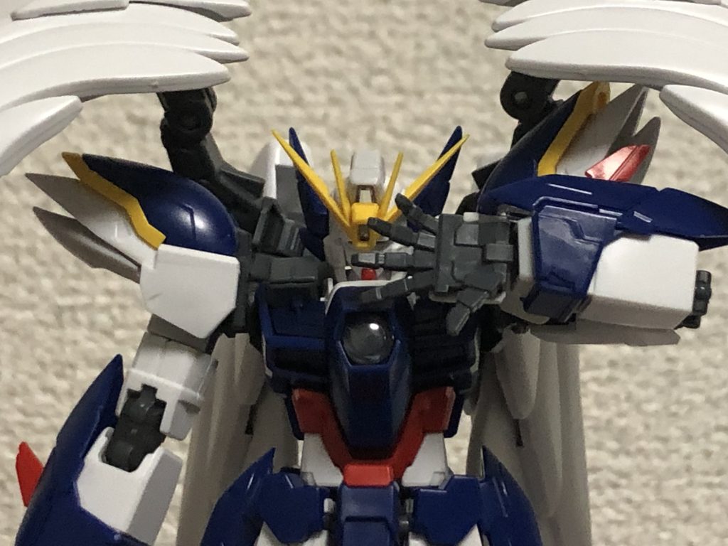 あと肩がすぐポロリする。しかも前後で形状違うから差し間違えることが多々起きる。ブンドしたい勢としてはやっぱりここら辺がストレスポイントですなぁ。とはいえ、造形はいいしライフル持てるし、保持力を補強したり、思い切って飾る前提で塗装するのも悪くないかもしれない。今考えてるのはダメージ表現とか汚しとかやってみたいなぁと思ったり。やるかは分かりませんが、最近はだいぶ余裕が持てる生活になってきたのでそういった挑戦もしていけたらと思います。