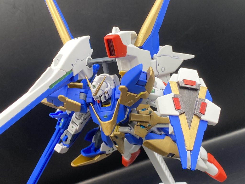 メガビームキャノンを撃つために前傾姿勢でこのキット手首にも可動あるのが表情をつけやすくていいですね。