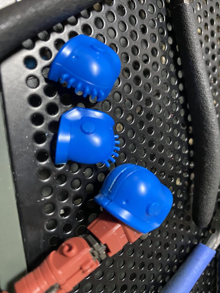 肩パーツはブグの特徴的な型が気に入り邪魔な梯子の様な部分を切り取りヤスリがけ