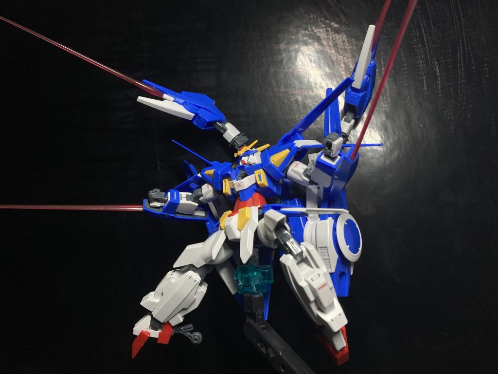 ビームサーベル×4サブアームを展開してビームサーベルとして運用するとかいう……白兵もできるのかこの子は……