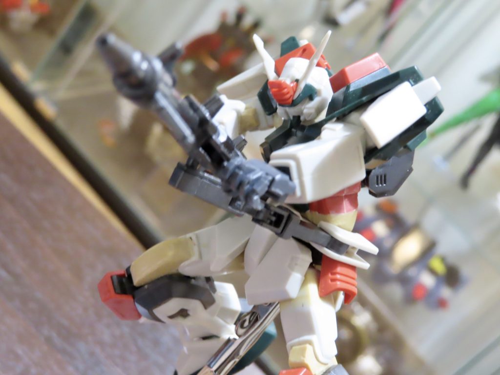 右肘に捻りを加えました。