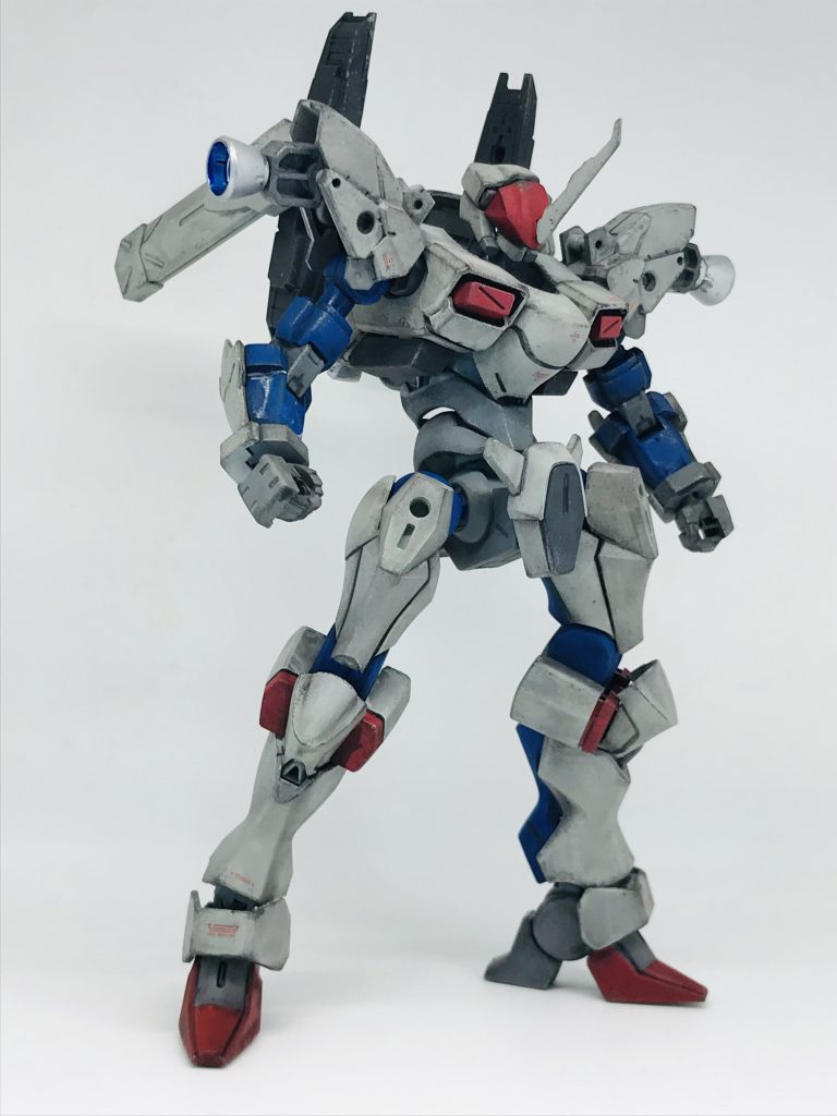 強化パーツパージ状態もしエイリアンの触手に捕まっても、強化パーツや装甲をパージすることで侵食、融合される前に脱出可能この状態でも「しんくうタママ拳」の使い手であるタママが操縦しているので、MS程度なら素手でも破壊可能な戦闘能力を誇る