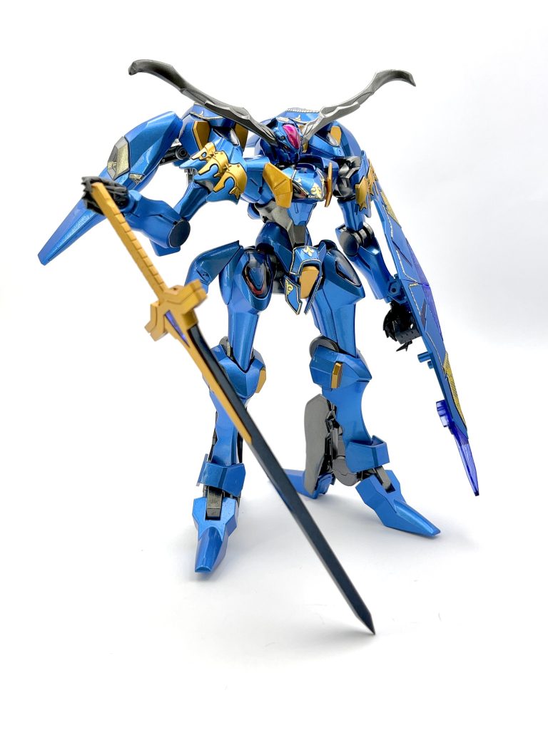 モチーフはFSSのV・サイレン-ネプチューンです☺細い剣がなく、盾サイズも相まってむしろハイパーオーラ斬りしそう🙄装飾は100均のネイルシールにて。角の位置取りがとにかく難しく、ムシの触角と紙一重でした💦