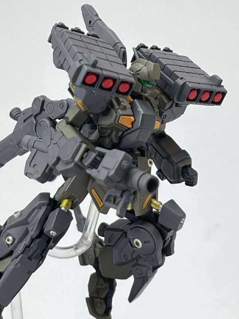 真鍮パイプやビーズも使ってみました。