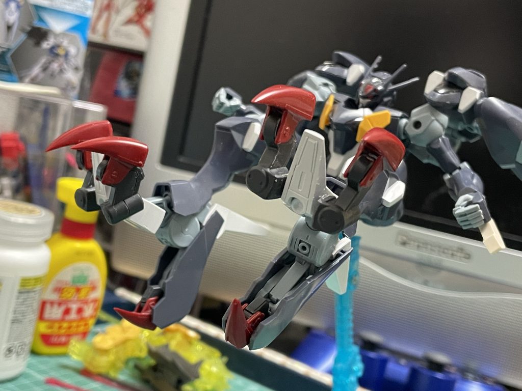 バーニア全開で相手を獲りに行ってもよい!ちなみにバーニアは左右逆にしてます。展開時に進行方向に吹きたくって。