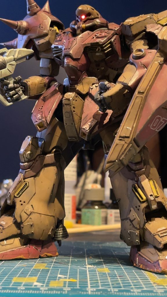 ショルダースパイクを1/100 MSスパイク01、マニピュレーターを1/100MSバーニア01に同梱されているものに変更。1/144のメッサーでもちょうどよく収まりました。