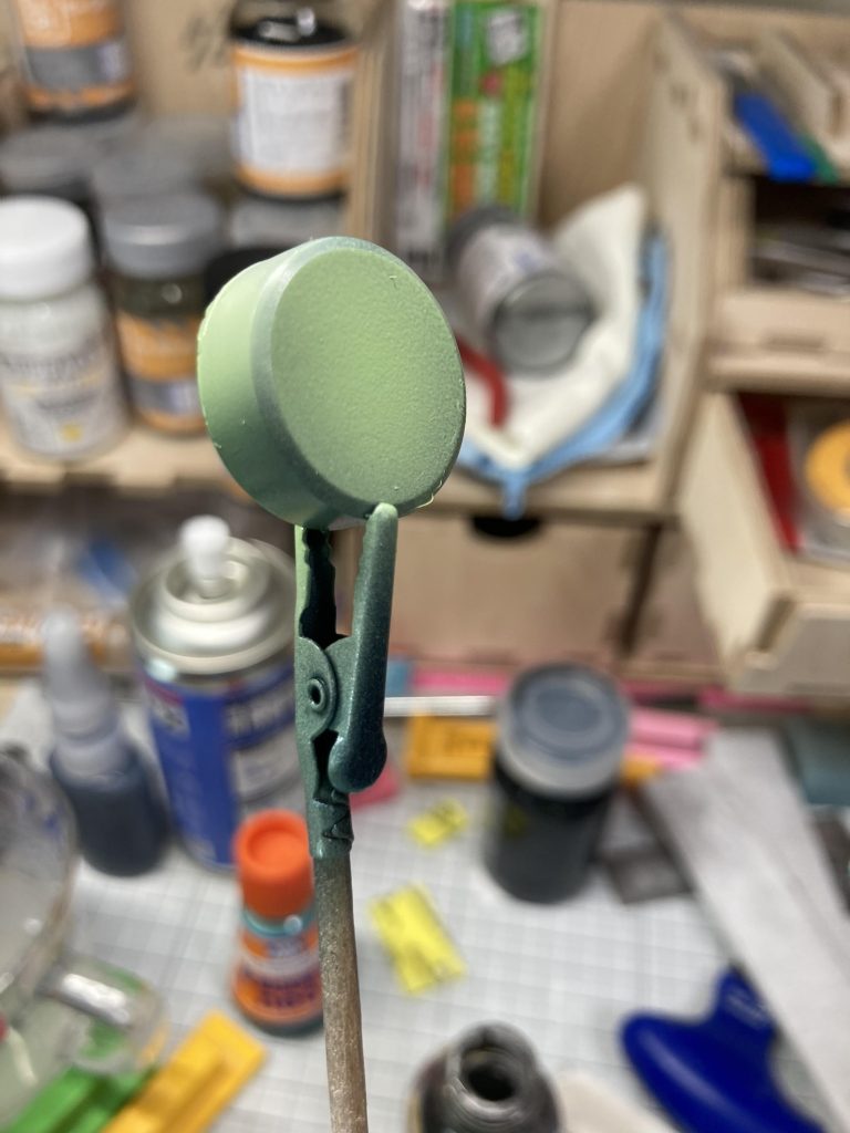 グラデーション塗装には初チャレンジだったのでマグネットに試し吹きしながら色合いを調整しました。