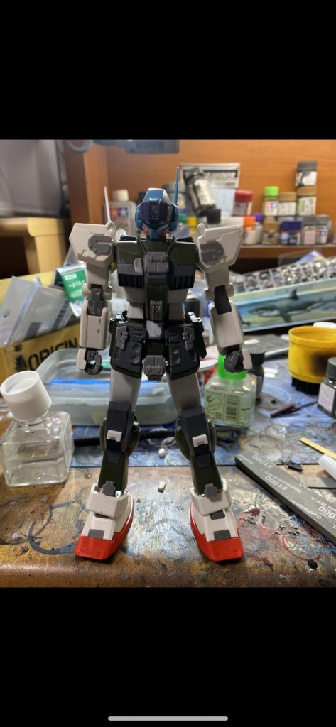 改造詳細。砂カスMGの細身が気に入らなかったんでＨＧのプロポーションに寄せました。ガンダムver.kaから腕と足首下を移植、頭は砂2にしました！