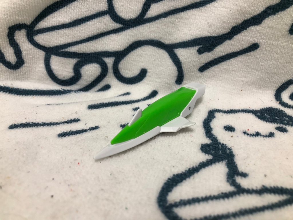 大まかな部分はジュピターヴのままなのでバックパックから、まずメテオホッパーのパーツ(ウイングガンダムのシールドでも可能)に穴をあける