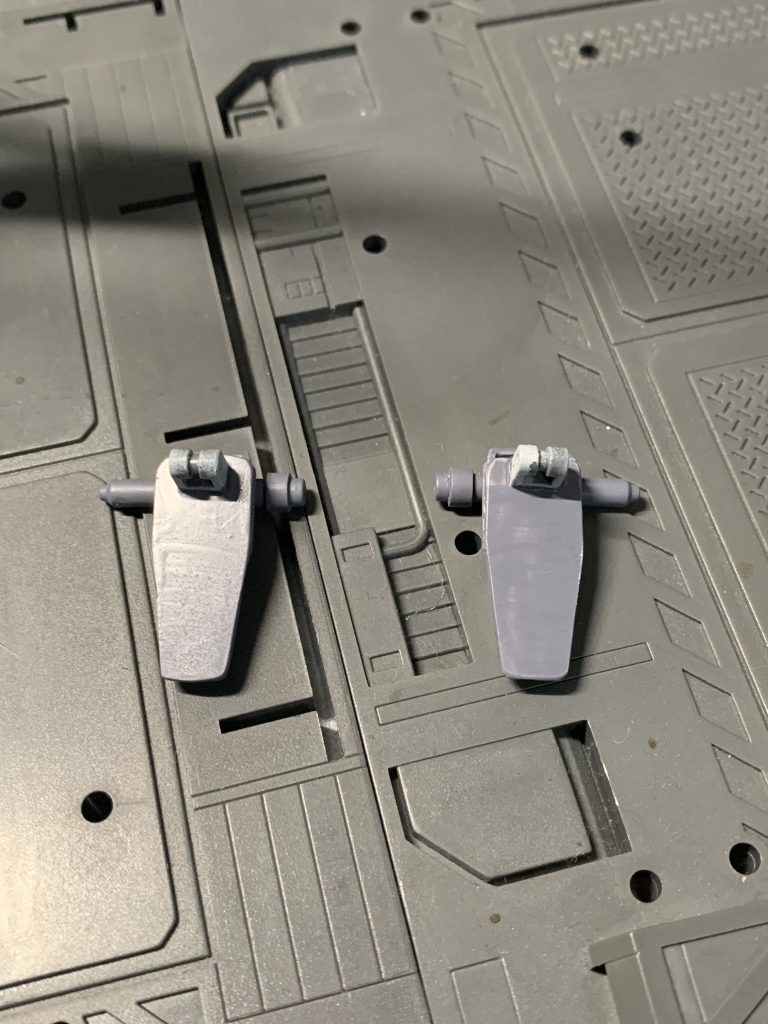 フロントアーマー、サイドアーマーはプラ板で裏打ちしています。