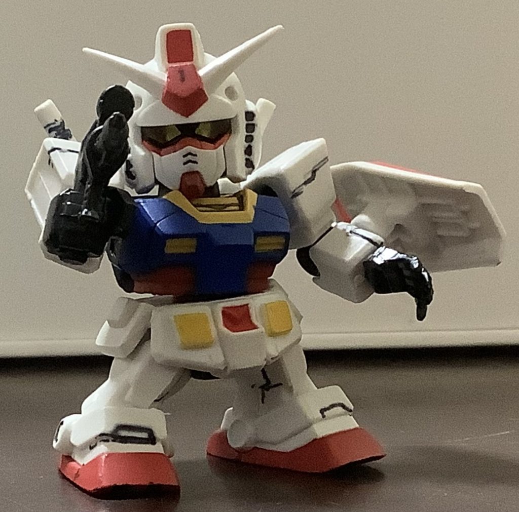 「ガンダムは僕が一番うまく使えるんだ！！」ビームライフルを構えるだけでもかっこいいですね。