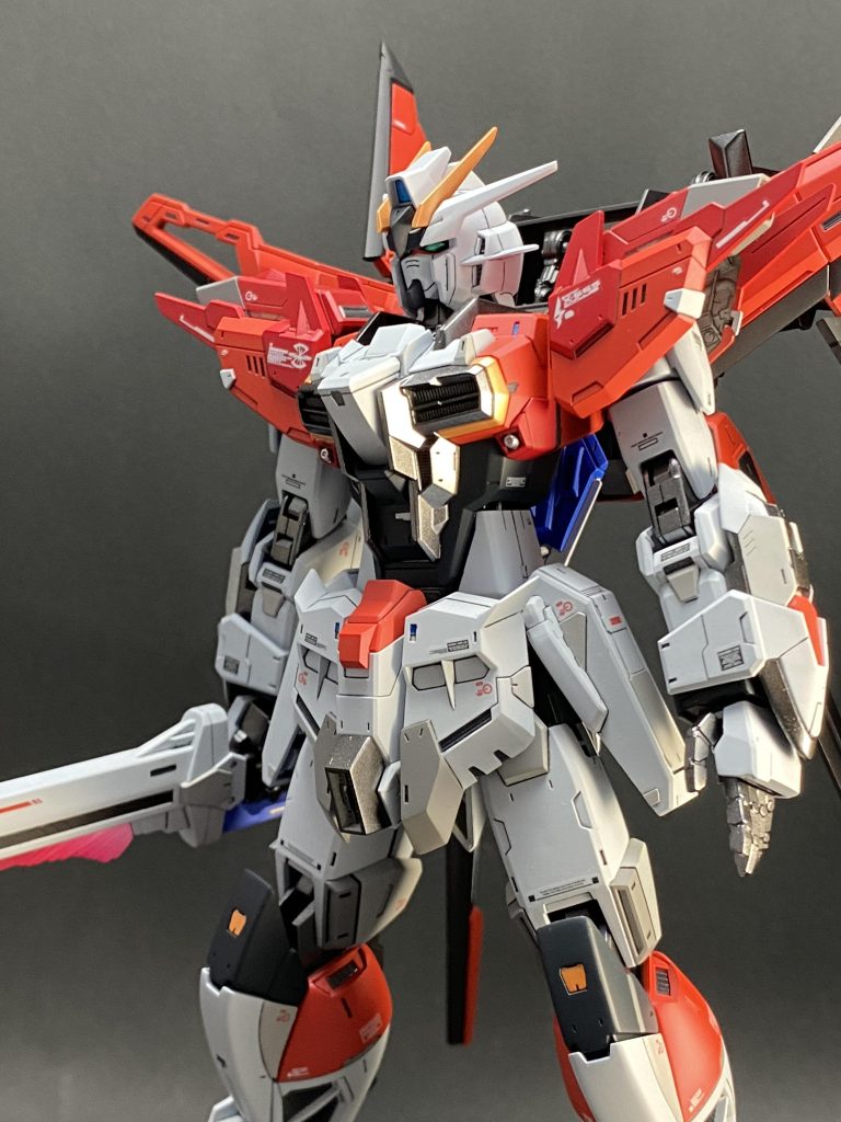 メタルビルドを参考に関節と角などのオレンジ色はメタリックにしました。