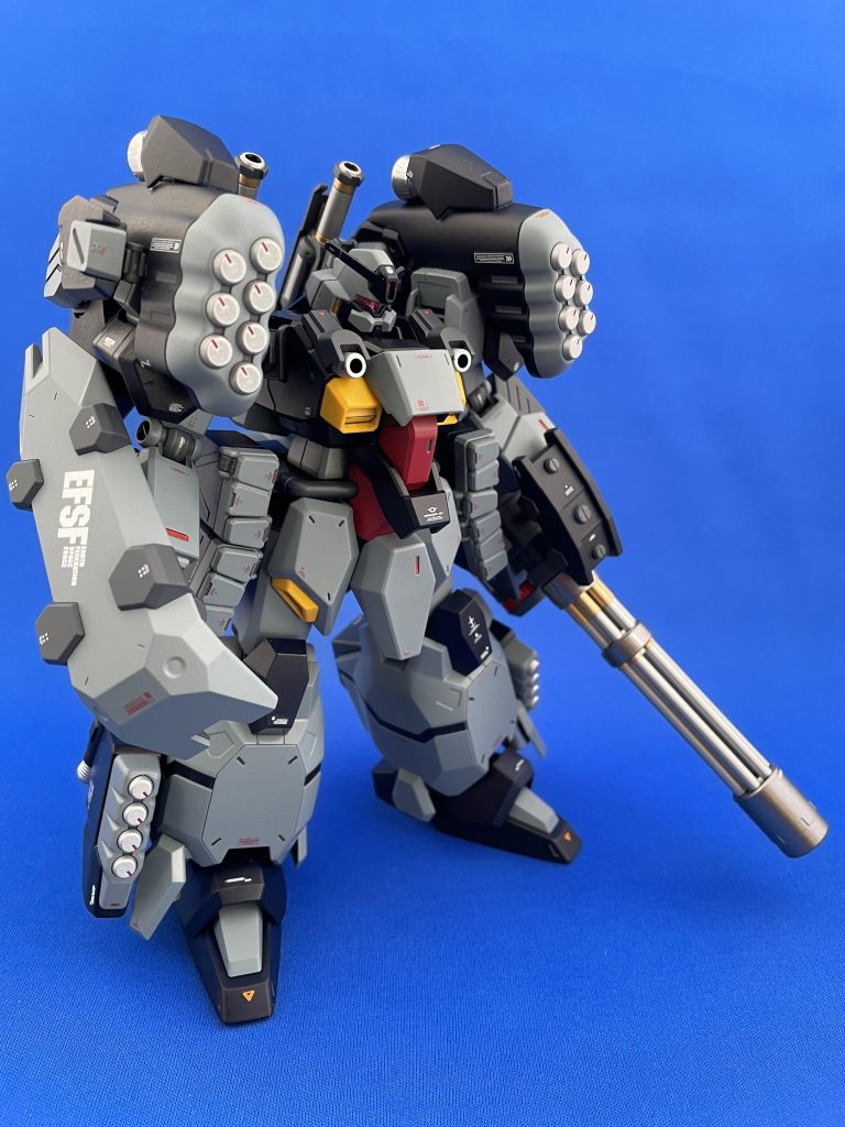 機体名:グスタフ・カール［Zs仕様］グスタフ・カールに追加武装を施した火力強化仕様。重装甲と機動性を両立したグスタフ・カールにズサブースターなどを流用した増強ユニットを装備しました。