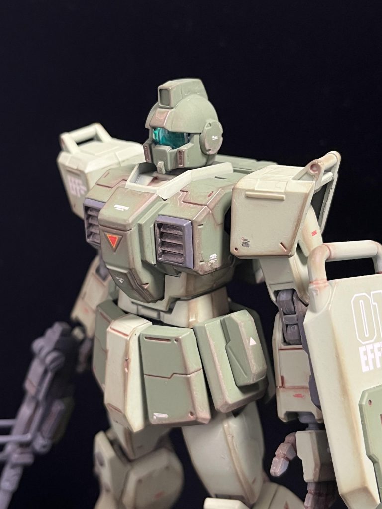 以前MGも作りましたが、やはり陸戦型ジムはカッコいいですね。子供に上記両方を見せましたが、08小隊のイメージが強いのか、陸戦型ジムの方が評判良いです。次も同じカラーリングで仕上げて、一個小隊にしたいです。