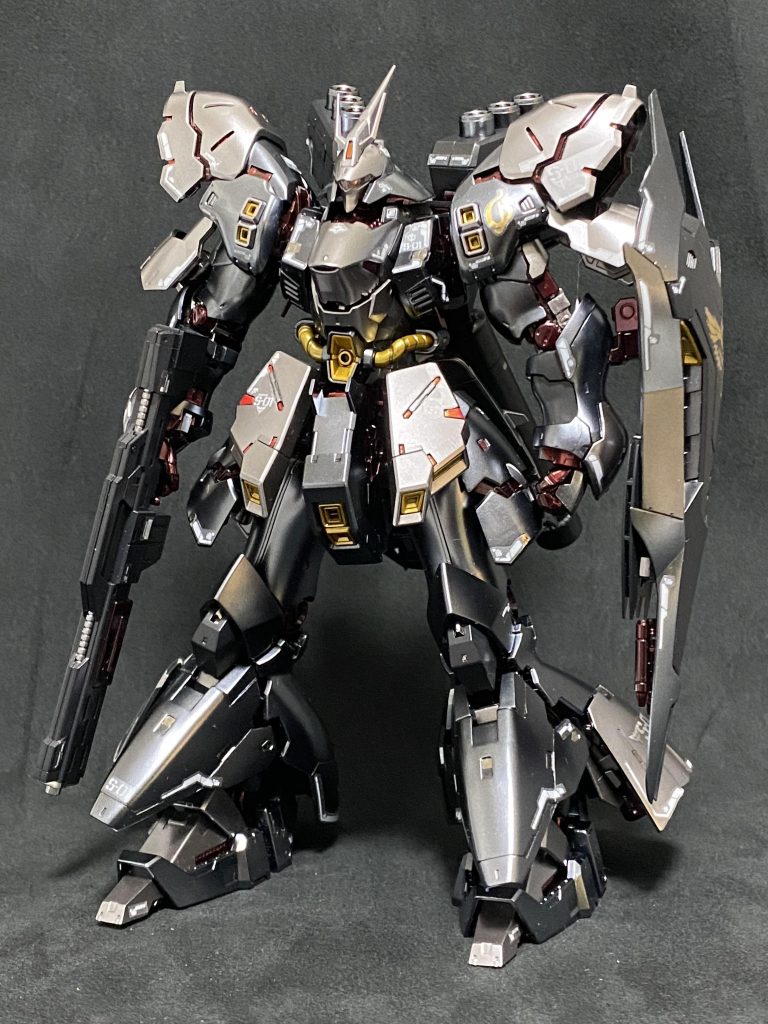 HGで金色に染めてみたのでRGは銀色にしてみました！ただ銀色にするだけではつまらないのでフレームを赤パールキャンディーにしたんですが想像以上に見えないんだな汗ところどころチップ的に差し色で赤にしてみましたがやり過ぎたな…