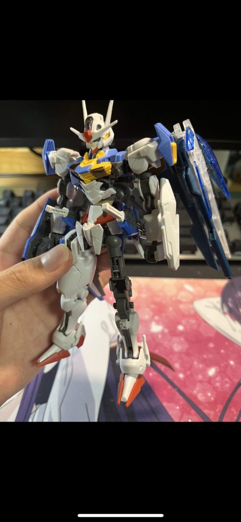 最初はエスカッシャン2枚をバックル状に連結したり、と考えていましたが…自分はプラ板工作があんまり得意でないため断念…結果としては逆にスッキリして良かったと思いました。