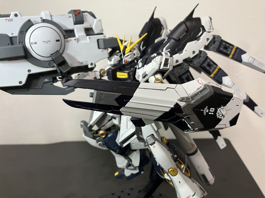 最初はランナーのまま塗装してたけど、細かいとこがエアブラシでもやりづらかったので、結局切り離してサイド塗装を繰り返し、最後に水転写、艶消し吹いての完成ですHMBRについては、少しだけ部分塗装してわかりにくいですが、気持ち程度汚しだけをして艶消しで完成って感じですね