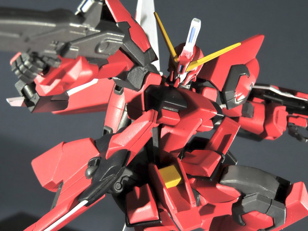 バックパックのスラスターはアクションに合わせて角度をつけています。
