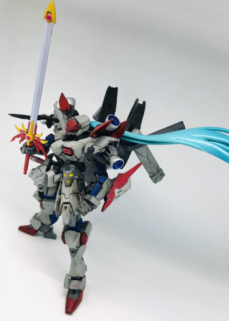 そして…最終兵器…黒タママ時のみ使用可（二重人格？のタママが嫉妬心剥き出しの怒りモードのとき）【しんくうタママ拳究極奥義 ミラクル嫉妬ソード】どこから取り出したかわからないタママロボMk-3の必殺剣（この剣を使用するとき、なぜか美少女ヘアーが生えて風になびく…理由はただカッコいいから🙄）世界中の嫉妬パワーを剣に集めて、どんなものでも切り裂く圧倒的破壊力を誇るファイナルソードただし世界の人々の嫉妬心がエネルギー源となっている為、一度使用すると1週間は再使用不可（使用後しばらくは世界から嫉妬の感情が消え去る）