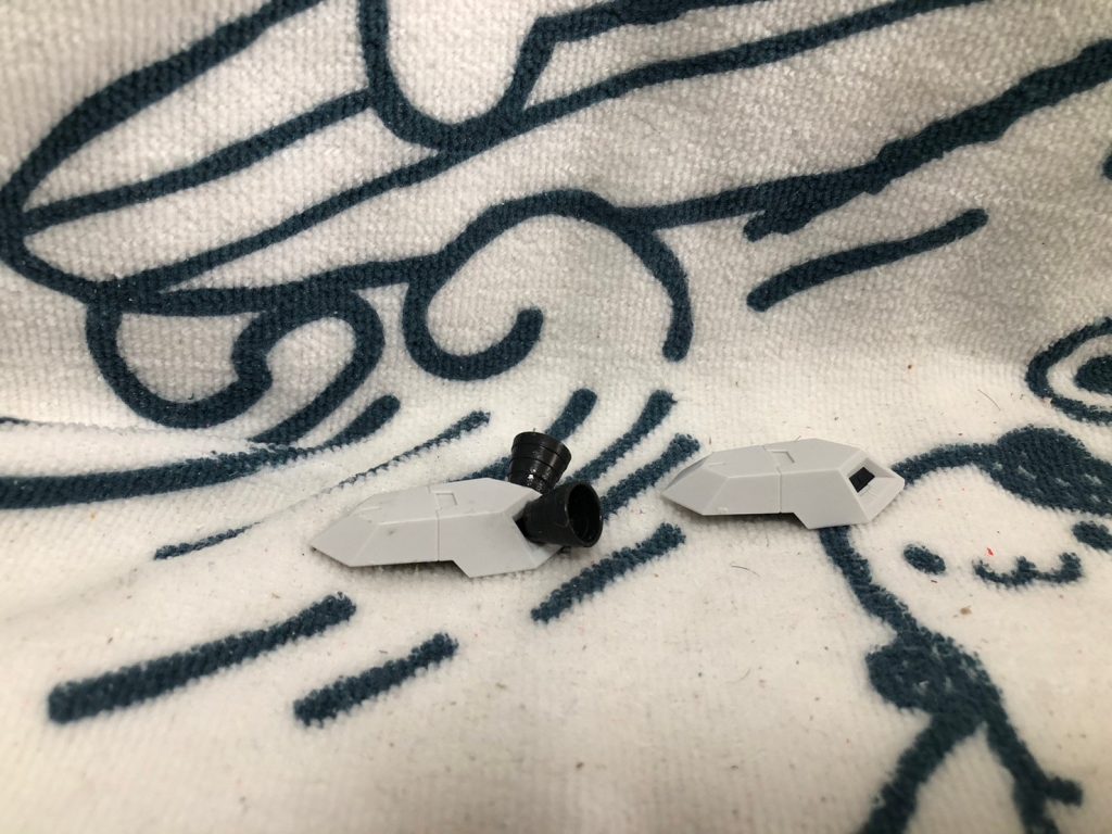 同じものを２つ作りスラスター部は完成。