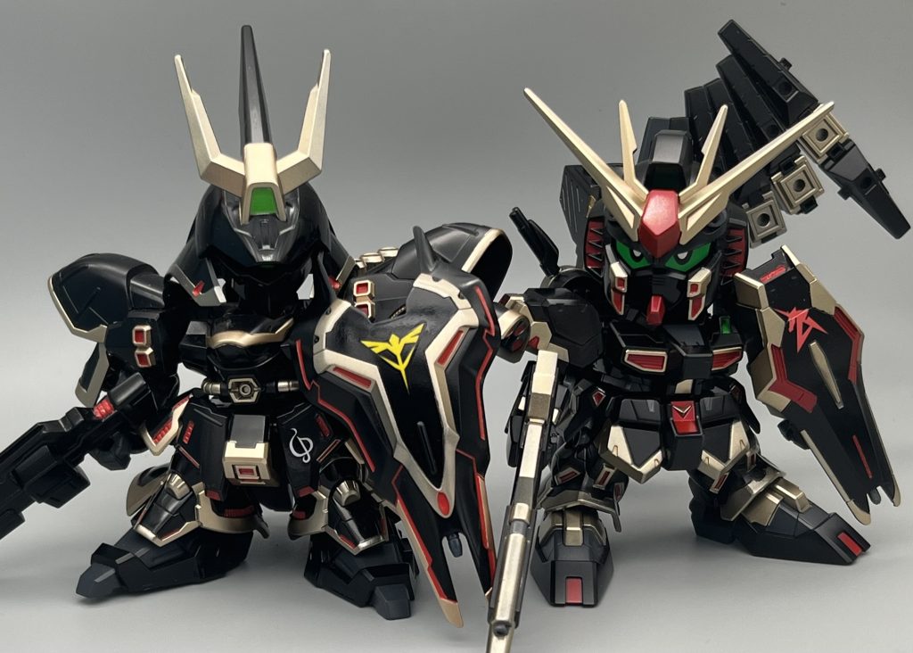 以前同じ様に作ったサザビーと一緒に。