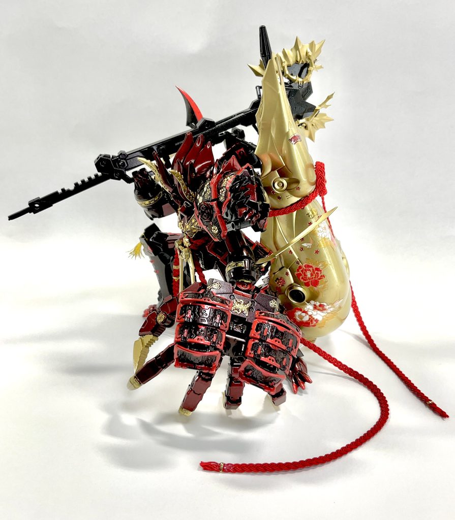 セリアのネイルシール、手芸用品の唐紐で和風コーデしてます。和風装飾は大好物♪瓢箪もスマホ用の蒔絵シールを貼っています。