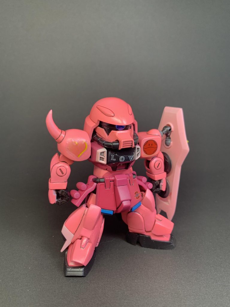 HGから肩アーマー、シールド、腕部、腰回り全部、脚部を使用。BB戦士からは頭部、胴体、足を使用。CSザクからモノアイレールを使用してます。